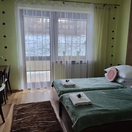 Osrodek Szkoleniowo-wypoczynkowy U Lesnikow Semesteranläggning (resort)